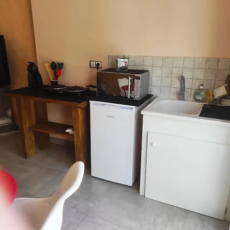 Maison d'hôtes F2 Privatif Avec Et Salle De Bain Privées Et Séparées Chez L Habitant Nous Aimons L Appeler Le Studio, Mais Il S Agit D' Un Petit F2 Avec Séparée Ainsi Que La Salle De Bain Et Les Toilettes, Il Y A Une Petite Terrasse Privée Saint-Gervais (Vendee)