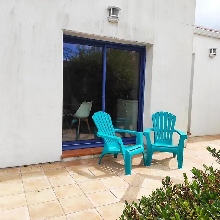 F2 Privatif Avec Et Salle De Bain Privées Et Séparées Chez L Habitant Nous Aimons L Appeler Le Studio, Mais Il S Agit D' Un Petit F2 Avec Séparée Ainsi Que La Salle De Bain Et Les Toilettes, Il Y A Une Petite Terrasse Privée *